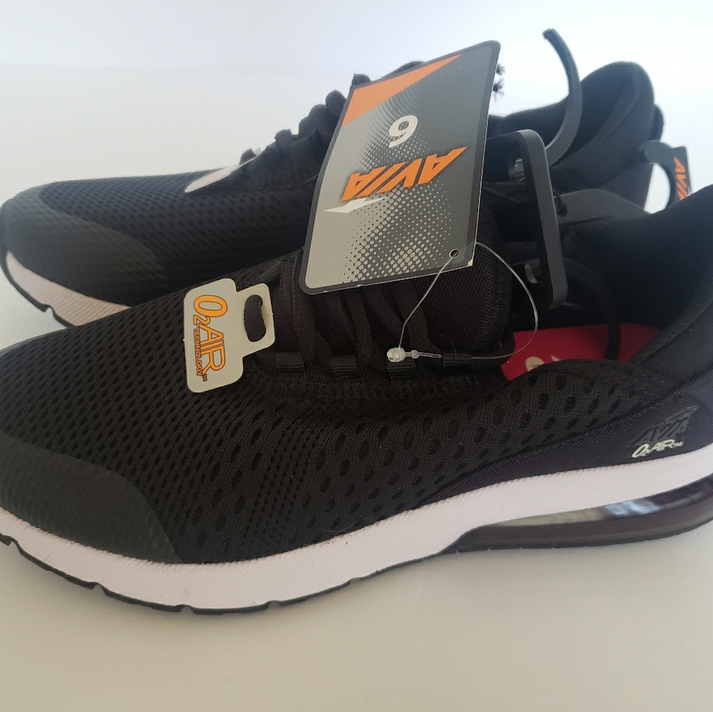 Tennis shoes